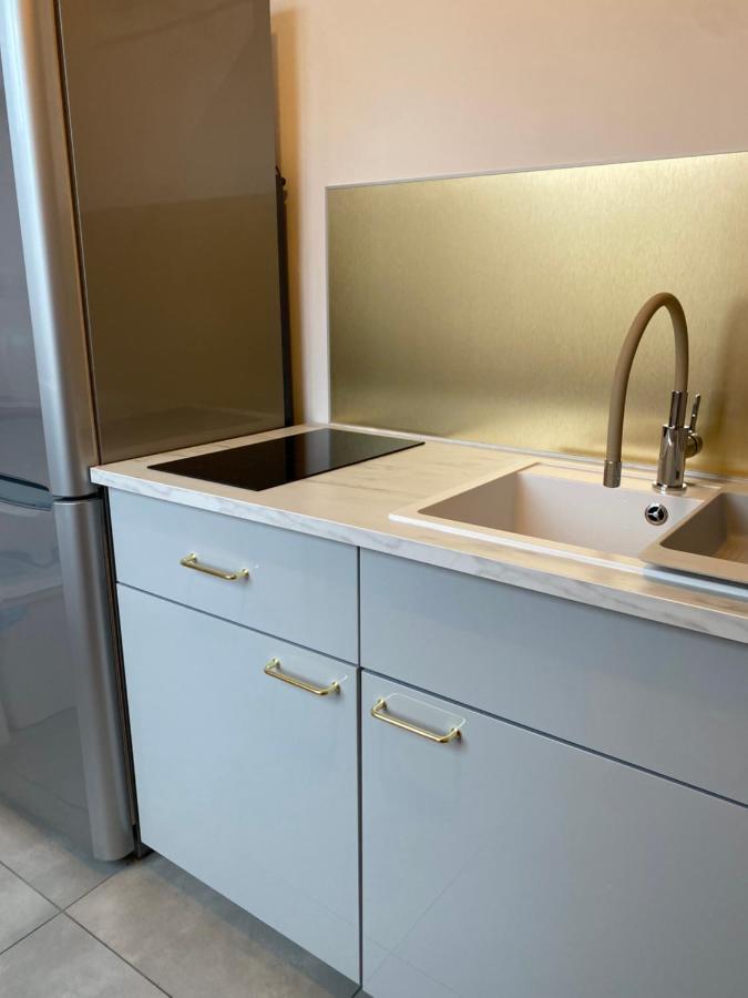 New Life Apartment Next To Metro Station ワルシャワ エクステリア 写真